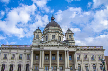Naklejka premium Exterior daytime stock photo of Onondaga County Courthouse in Syracuse New York on sunny day