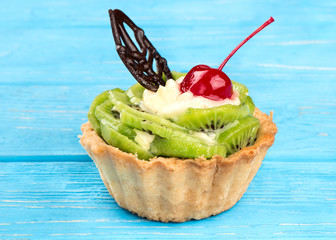 Tart with kiwi