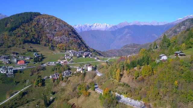 Aerial 4K - Campo Tartano - Val Tartano - Valtellina (IT) - Vista autunnale 