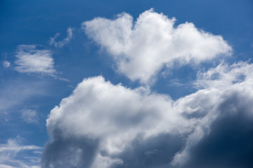 Obraz premium Clear blue sky with clouds