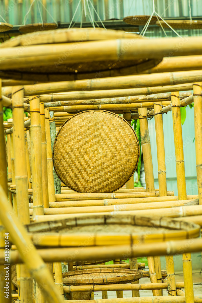 Poster A wicker threshing basket