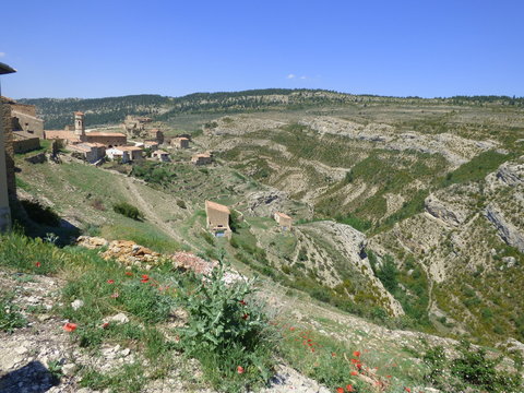 Cañada de Benatanduz, pueblo de España, en la provincia de Teruel, Comunidad Autónoma de Aragón, de la comarca del Maestrazgo.