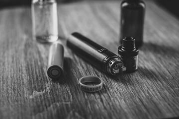 Naklejka premium vaping device mod on wooden table