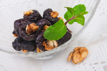 Prunes with nuts and mint