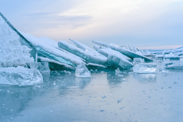 Fototapeta na wymiar Floating cracked ice sheets