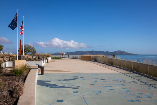Townsville, Kissing Point looking towards Cape Pallaranda over Rowes Bay.