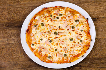 Pizza with salmon and capers