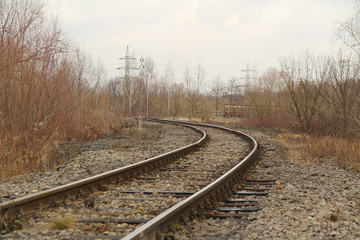 Fototapeta na wymiar photo of railroad leading through the autumn landscape with bare trees