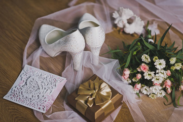 The elements of decoration of the outfit of the bride before the wedding