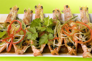 Langostinos al vapor con cebolleta verde