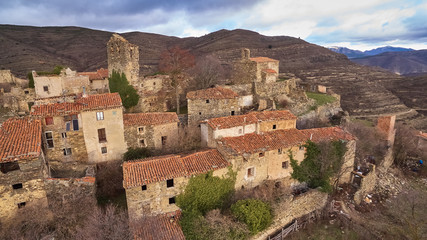 Fototapeta na wymiar San Vicente de Munilla ghost village in La Rioja, Spain