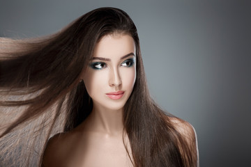 Naklejka premium beautiful woman with green evening make-up