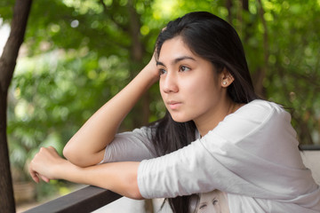 Beautiful asian woman relaxing in the coffee cafe