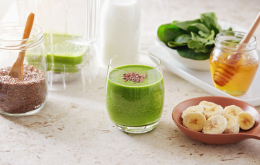 Healthy green smoothie made with spinach, banana and flax seed. 