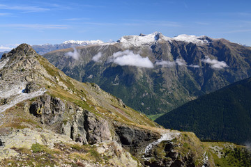 Fototapeta na wymiar La Belledonne et le Taillefer (alt 2857 m), vus du Tabor
