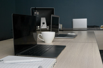 2346139 Contemporary Office Table with Equipments and Chairs