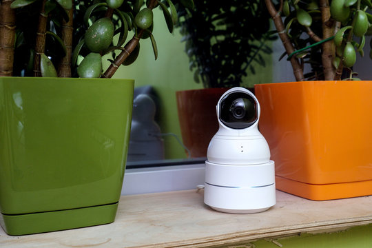 2346146 Funny surveillance camera in the form of a robot