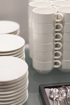 Earthenware cups for tea and coffee, prepared for guests in a cafe