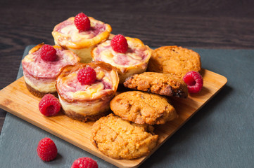  cheesecake with raspberries and cookies with chocolate