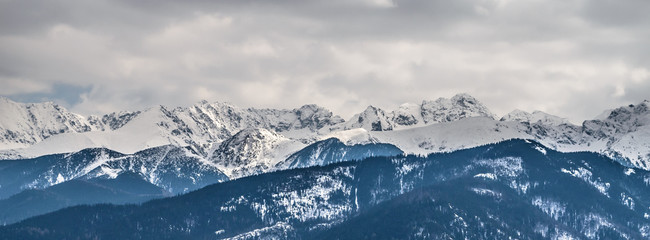 Zimowe góry panorama Zakopanego, Wysokie Tatry, Polska - 185846133
