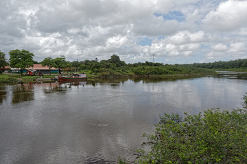 Fototapeta na wymiar La petite commune d'Iracoubo et sa rivière dans l'ouest de la Guyane française