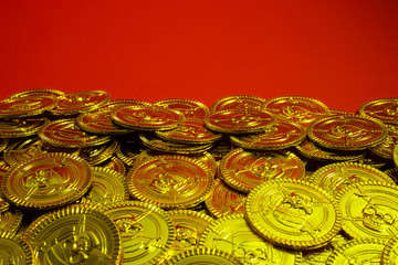 溢れる金貨、たくさんの金貨、お宝
