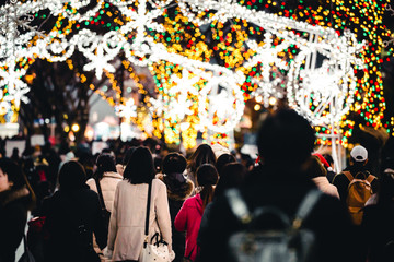 イルミネーションと人々