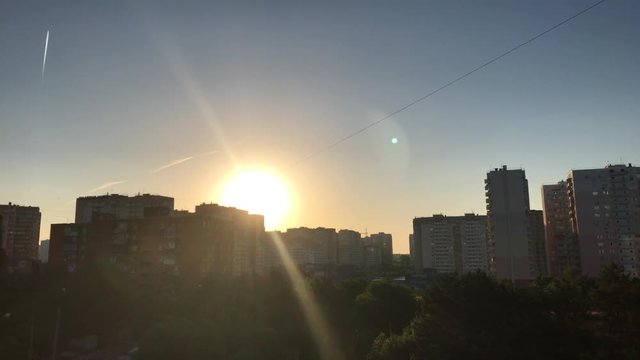 Time lapse: Sunrise moning cityscape movements clouds over a bog in city centre, building a sunset with sun, clouds, moning, fly aero ship time twilight edge lake dramatic sunset clouds authentic view