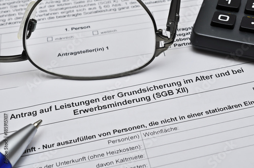 Antrag Für Grundsicherung Für Rentner "Antrag auf Grundsicherung im Alter" Stockfotos und lizenzfreie Bilder