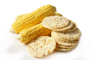 pop-corn and corn cobs close up