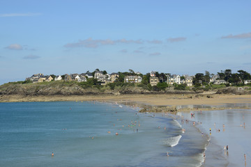 Fototapeta na wymiar Plage de Longchamp à Saint-Lunaire (35), Bretagne - Longchamp beach in Saint-Lunaire, Brittany, France