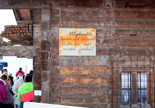 Verbotsschild Speisen + Getr&auml;nke auf der H&uuml;tte