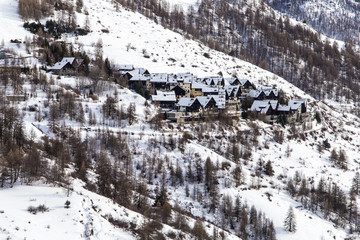 Fototapeta na wymiar Inverno in Montagna