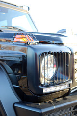 Fototapeta premium Luxus Geländewagen Scheinwerfer
