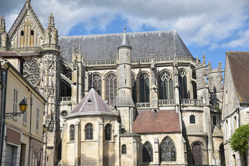 Fototapeta na wymiar Cathédrale gothique de Senlis, France
