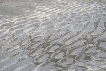 Sand-Textur bei Ebbe in einsamer Bucht in den Westfjorden / Island