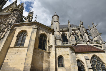 Fototapeta na wymiar Contreforts de la cathédrale de Senlis, France