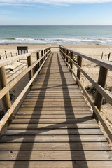 Obraz premium wooden bridge to access the beach