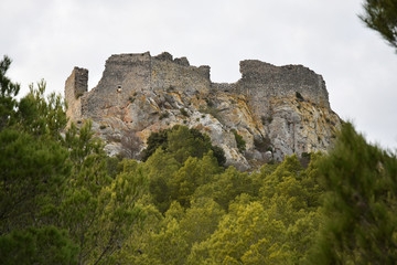 Fototapeta na wymiar Opoul, Pyrénées orientales, château Périllos