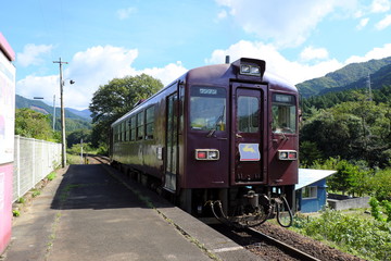 Obraz premium わたらせ渓谷鐵道小中駅