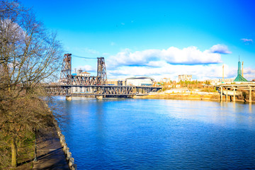 Fototapeta premium Steel bridge across Willamette river in Portland