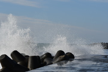 Wave splash and tetrapods