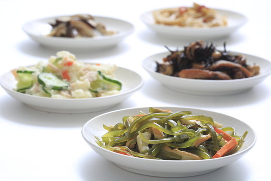 Assorted dishes of stewed kelp and Japan
