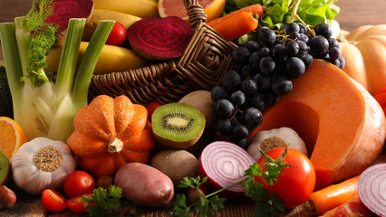 Obraz na płótnie Canvas assorted fruit and vegetable