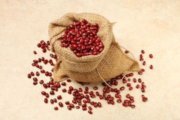  Red adzuki beans and bag     