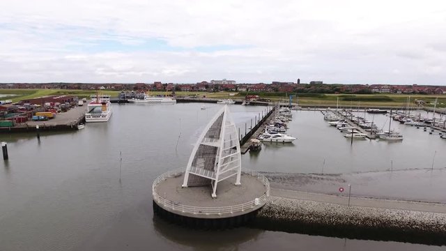 Juist Seezeichen und Blick auf die Insel Luftaufnahme