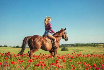 Woman ride horse 