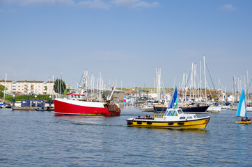 Naklejka na ściany i meble Boat And Sailboat In The Sea, Plymouth, Devon