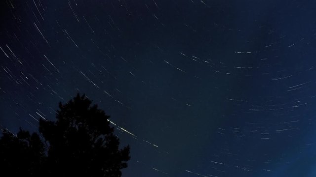 Star tails over the period of 8 hours