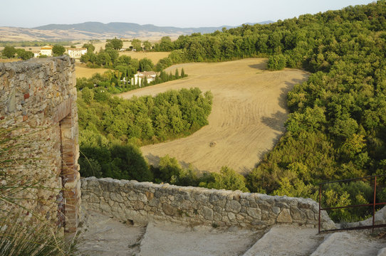 Panorama Toscana, veduta dal borgo delle terme di Bango Vignoni, Italia